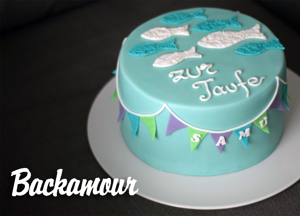 Backamour - die süße Seite: Tauftorte mit Wimpelkette