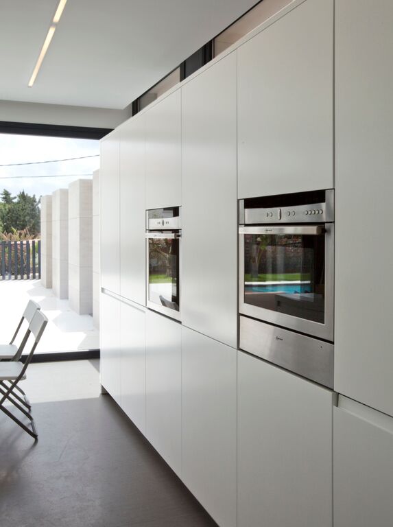 cocina-blanca-con-isla-zania-design4