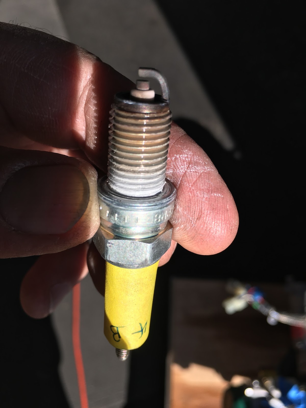 More pics of the piston, plugs and head of 2 cylinder.