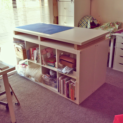 Sew! Busy! Mama!: {how to . . .} make a storage/cutting table combo