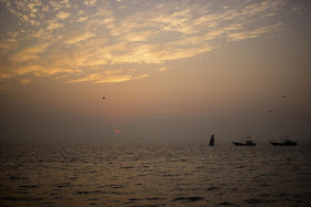 sunrise, arabian sea, sassoon docks, boats, birds, clouds, sun, mumbai, india, skywatch