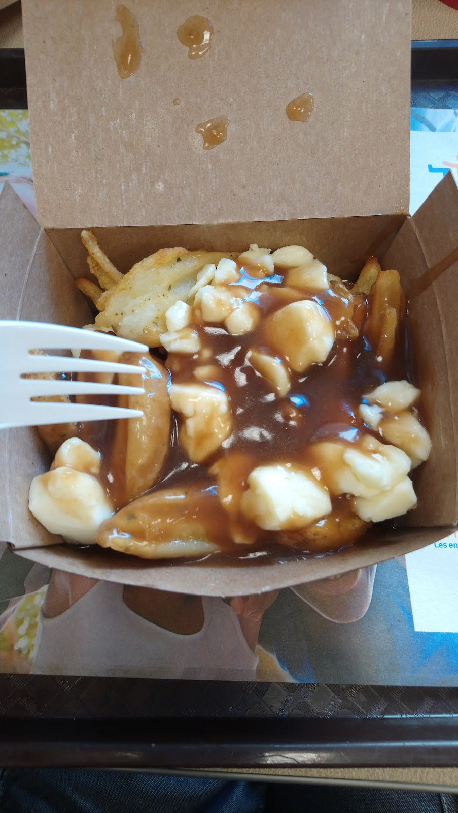 カナダで働く事務員のブログ カナダ名物 Poutine 発音は