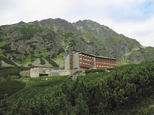 Hotel górski „Śląski Dom” (słow. Sliezsky dom, niem. Schlesierhaus, węg. Sziléziai-ház).