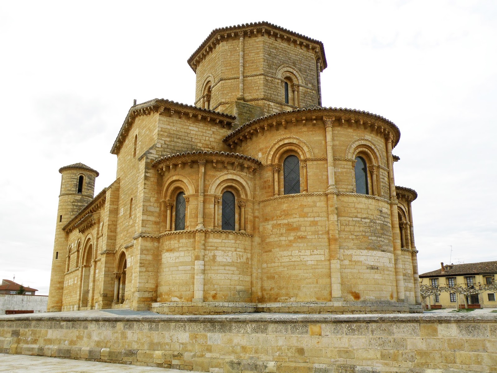 Qual É O Exemplo Mais Famoso Da Arquitetura Românica