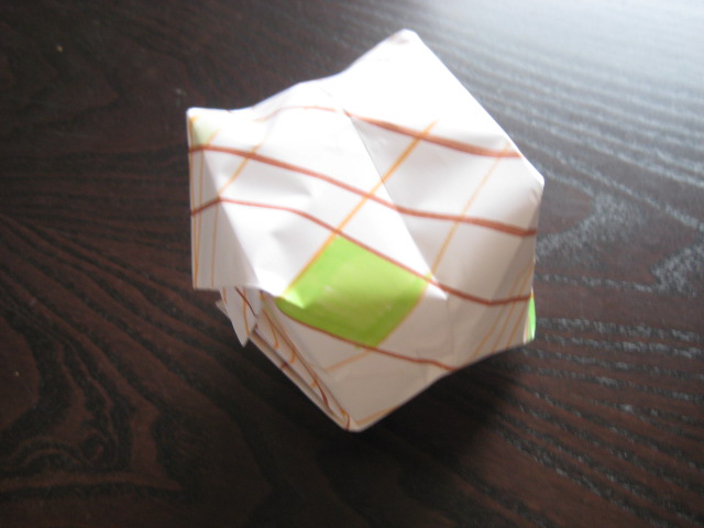 Maman....je sais pas quoi faire ! ! ! : Ballon en papier, à gonfler en
