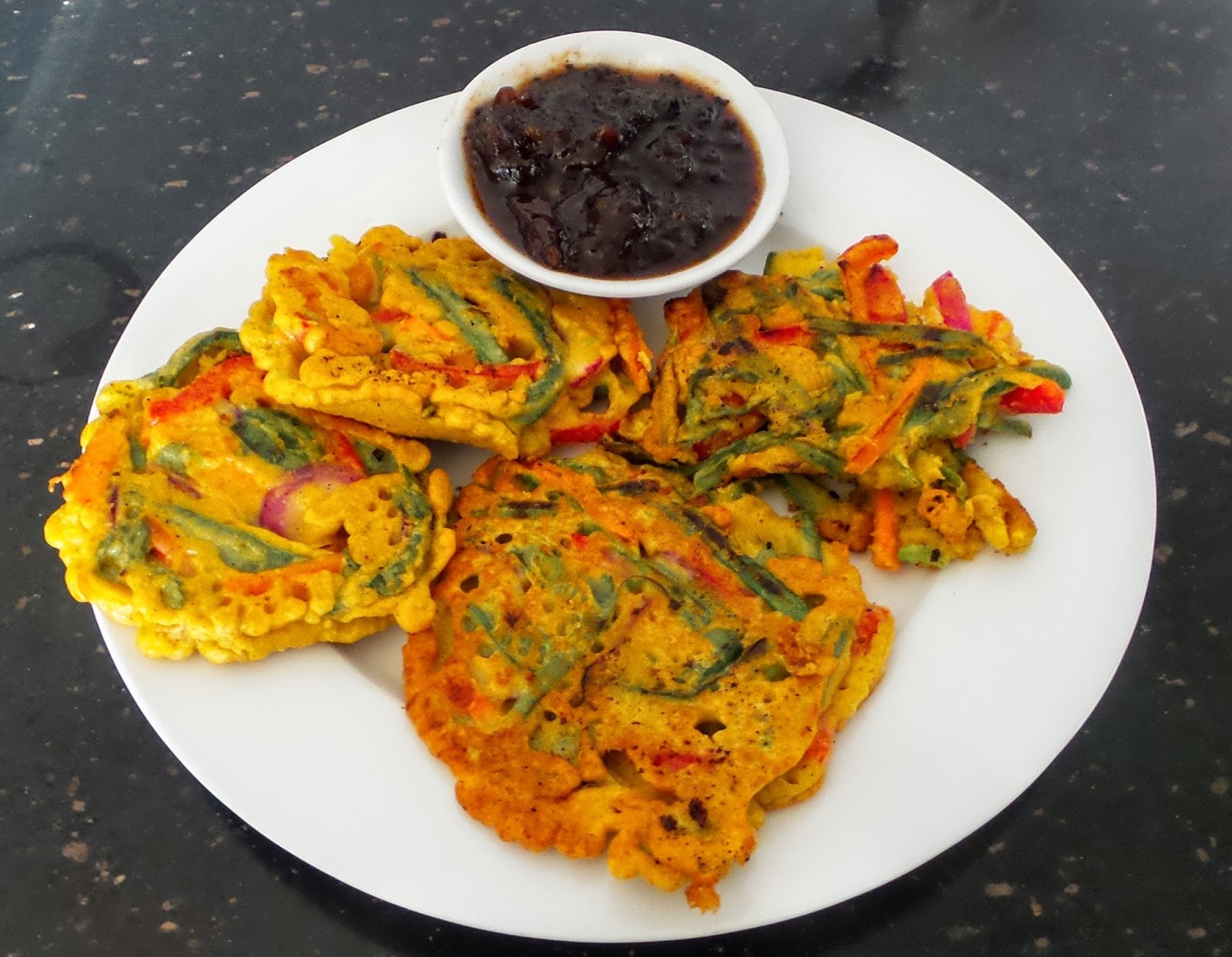 HAPPY RETIREE'S KITCHEN : Indian Vegetable Pakoras with Mango Chutney