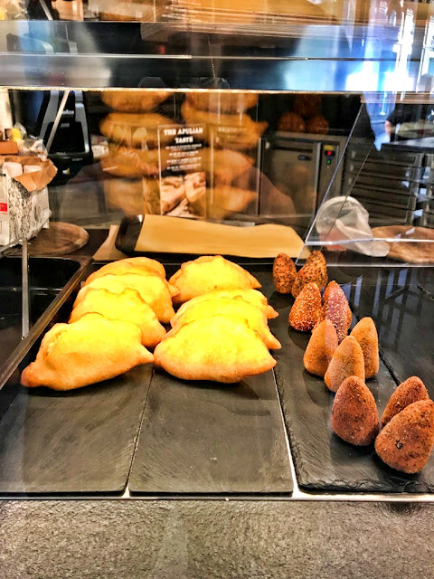 Gdzie zjeść w Bari? Gdzie zjeść włoskie śniadanie z ośmiornicą w Bari? Mastro Ciccio w Bari - czy i co warto zjeść?