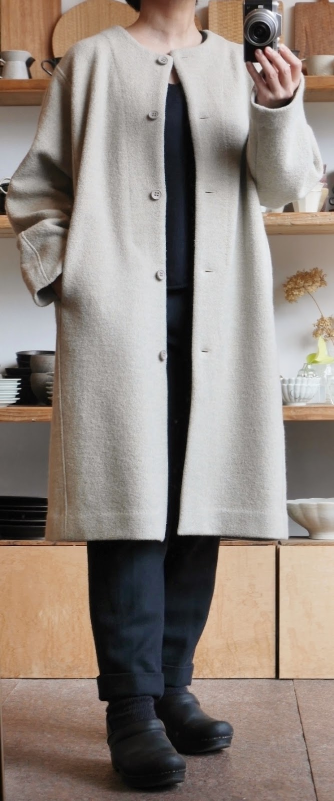 evamevaのノーカラーウールコート