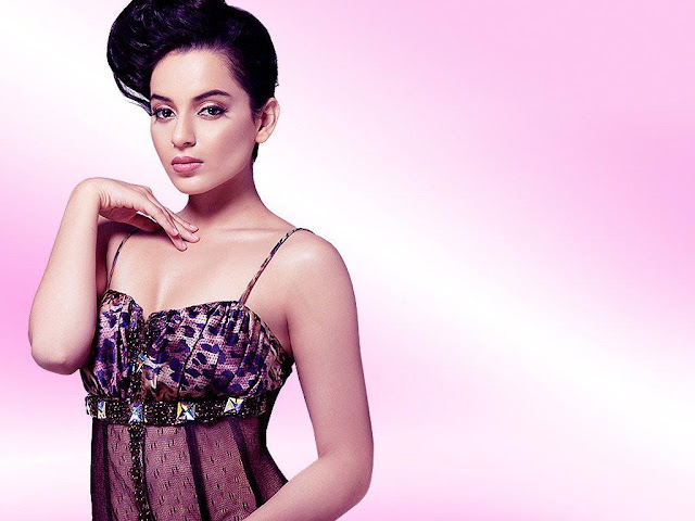 Kangana Ranaut Hot Sexy Photo Gallery-Navel,Cleavage Show