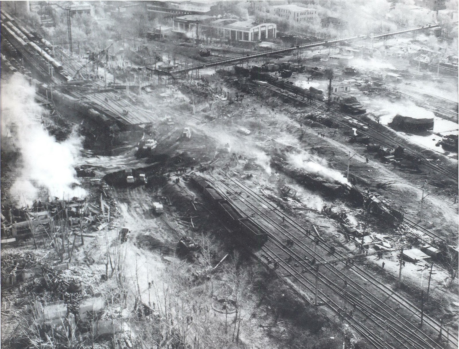 4 октября 1988 взрыв на станции свердловск-сортировочный. Свердловск сортировочный 1988. Катастрофа сортировка. Взрыв на сортировке свердловск 1988. Взрыв на сортировке свердловск 1988.