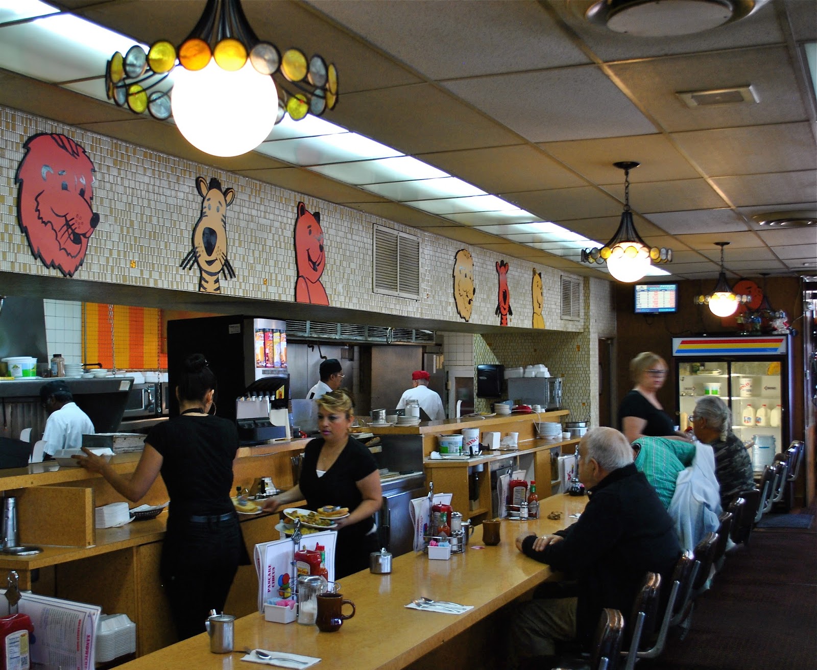 wacky tacky Chow Time Four Clowns at a PANCAKE CIRCUS!