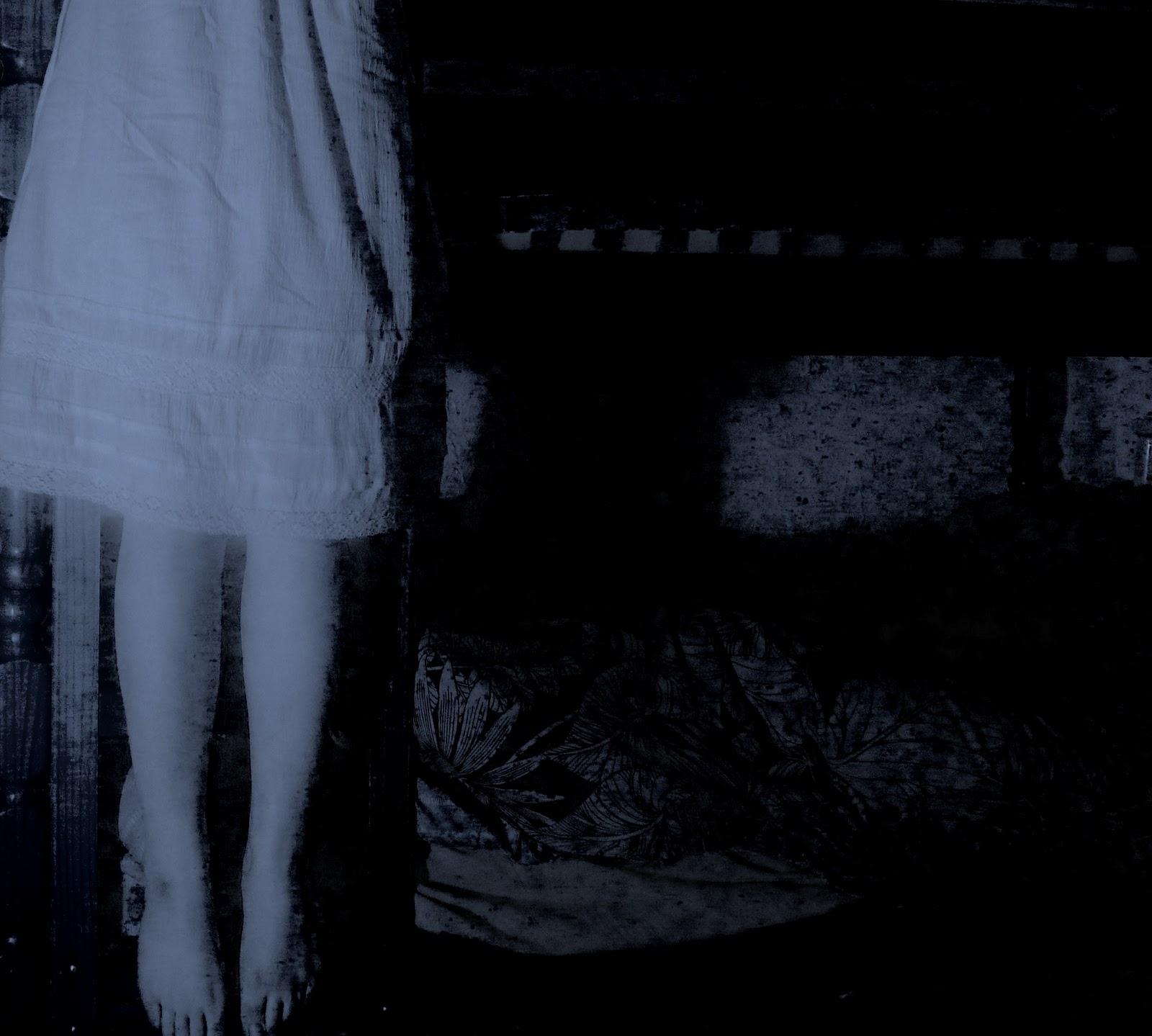 Картинка повешенная девушка