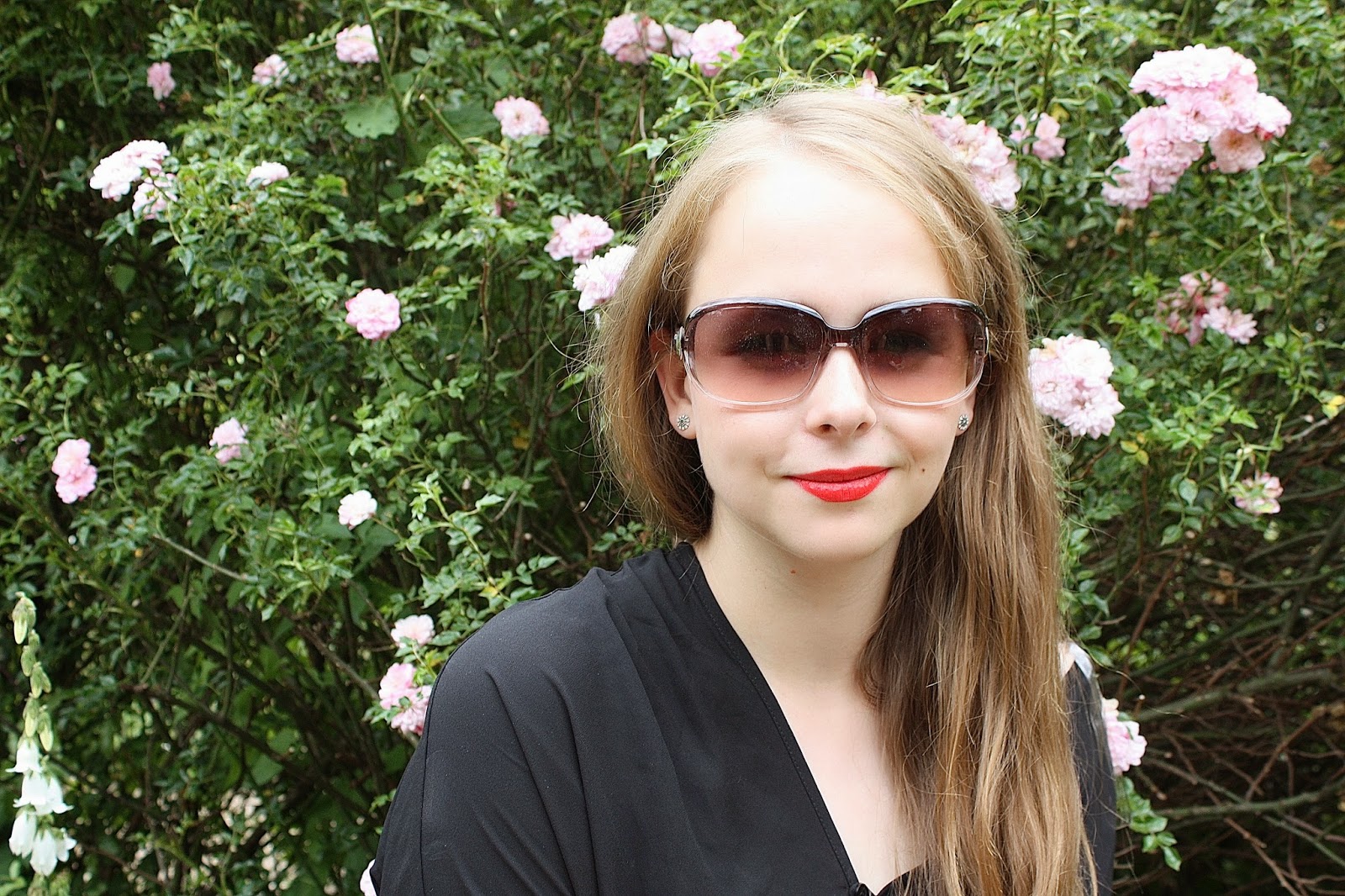 Throw me Something Beautiful The Sunglass Junkie Look Book!