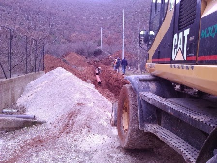 Χλόη: “Σκάβουν δρόμους, τοποθετούν σωλήνες, αλλα ΟΧΙ αποχέτευσης ! “