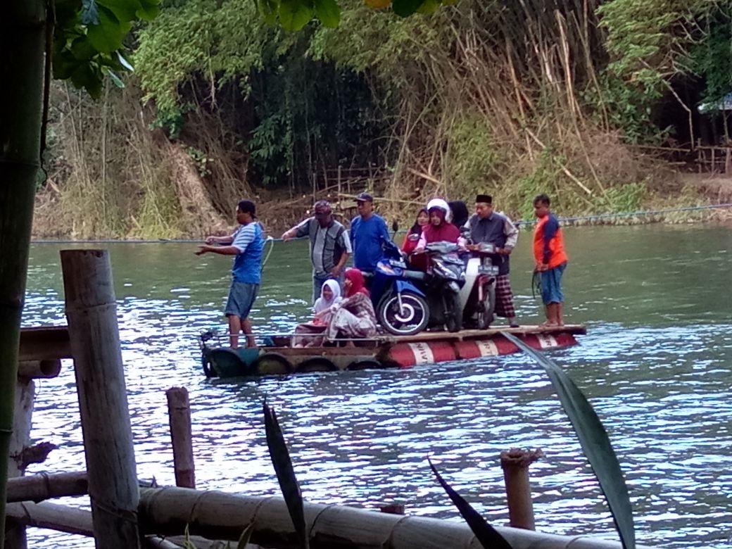 Taman Glugut, Wisata Keluarga di Pertemuan Sungai Opak dan Belik