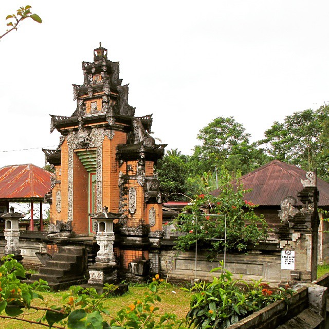 foto rumah adat bali