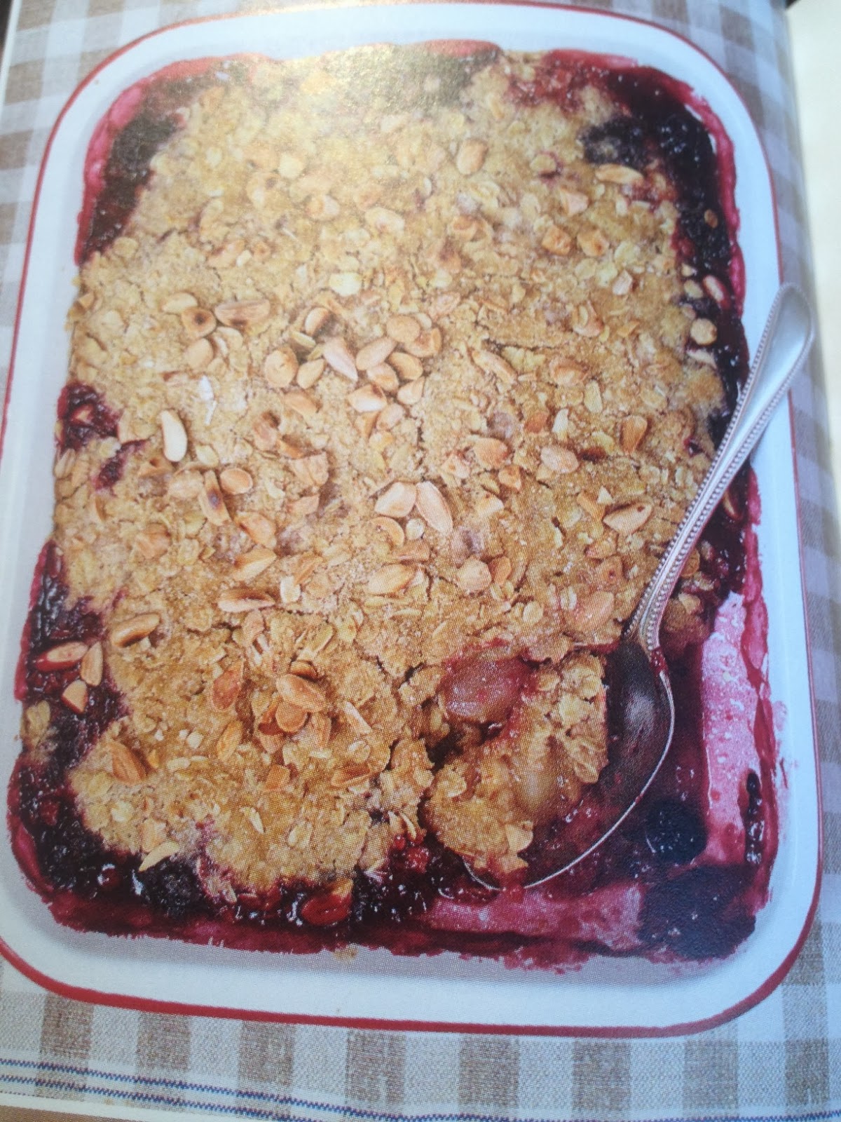 Le Blog pour mes copines Crumble aux pommes et aux mûres