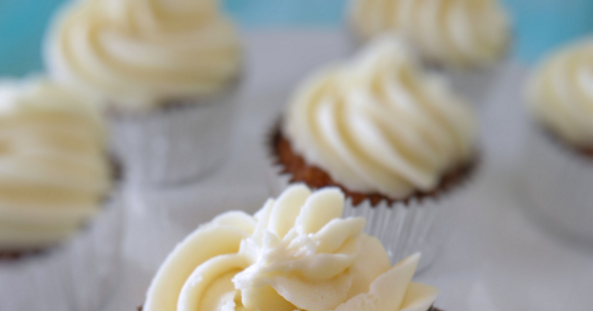 Carrot Cake Cupcakes with Cream Cheese Frosting | Dulce Dough Recipes