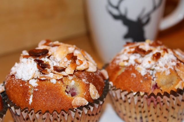 Fräulein Nani: Kirschmuffins mit Marzipan