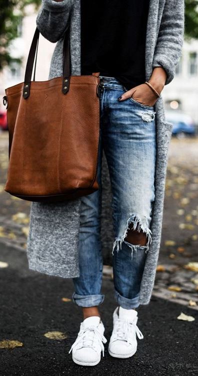 how to wear a grey cardi : black top + bag + ripped jeans