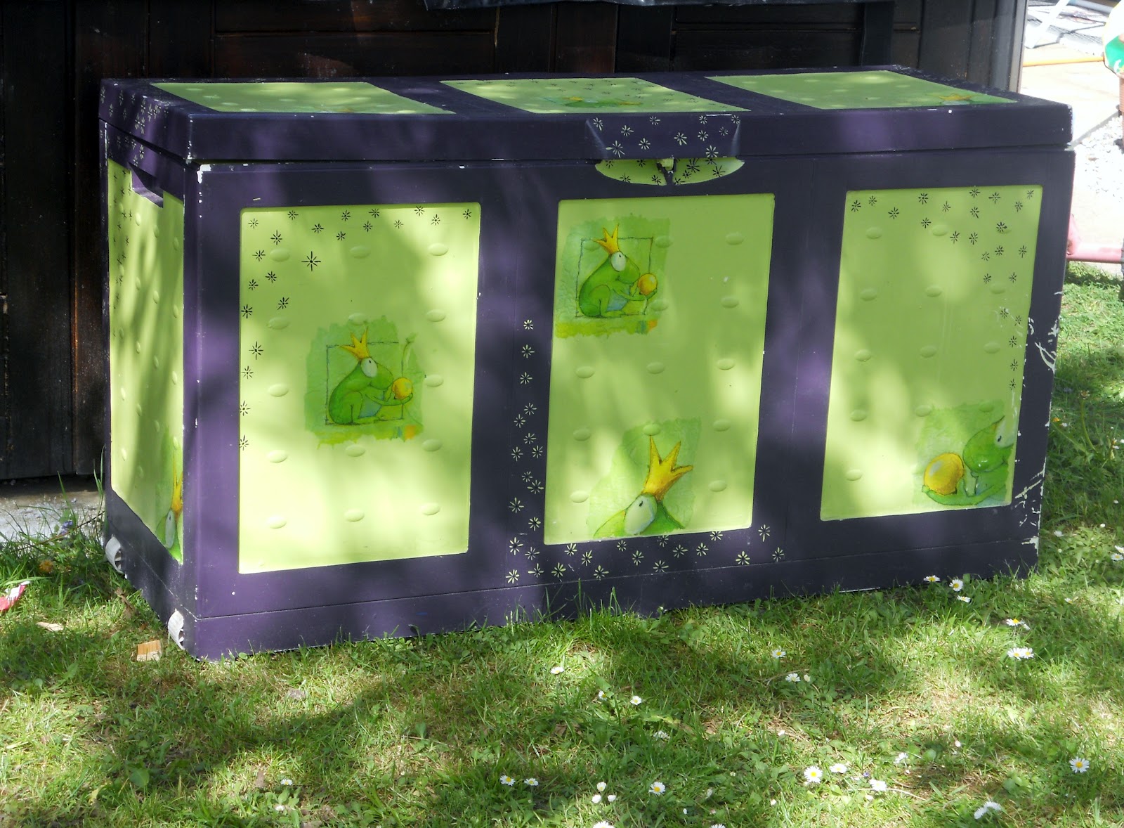 &hellip;happy hands working&hellip; Gartenzaun und Spieltruhe