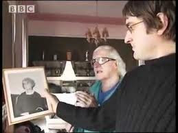 Jimmy Savile and Louie Theroux look at a picture of the Duchess