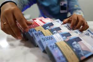 Kelebihan dan kekurangan uang kertas Kelebihan dan kekurangan uang kertas