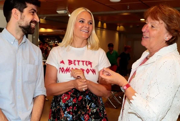 Crown Princess Mette Marit wore H&M floral cotton skirt and GESTUZ T-Shirt. Crown Princess met with Author Zeshan Shakar and Ms Marianne Borgen