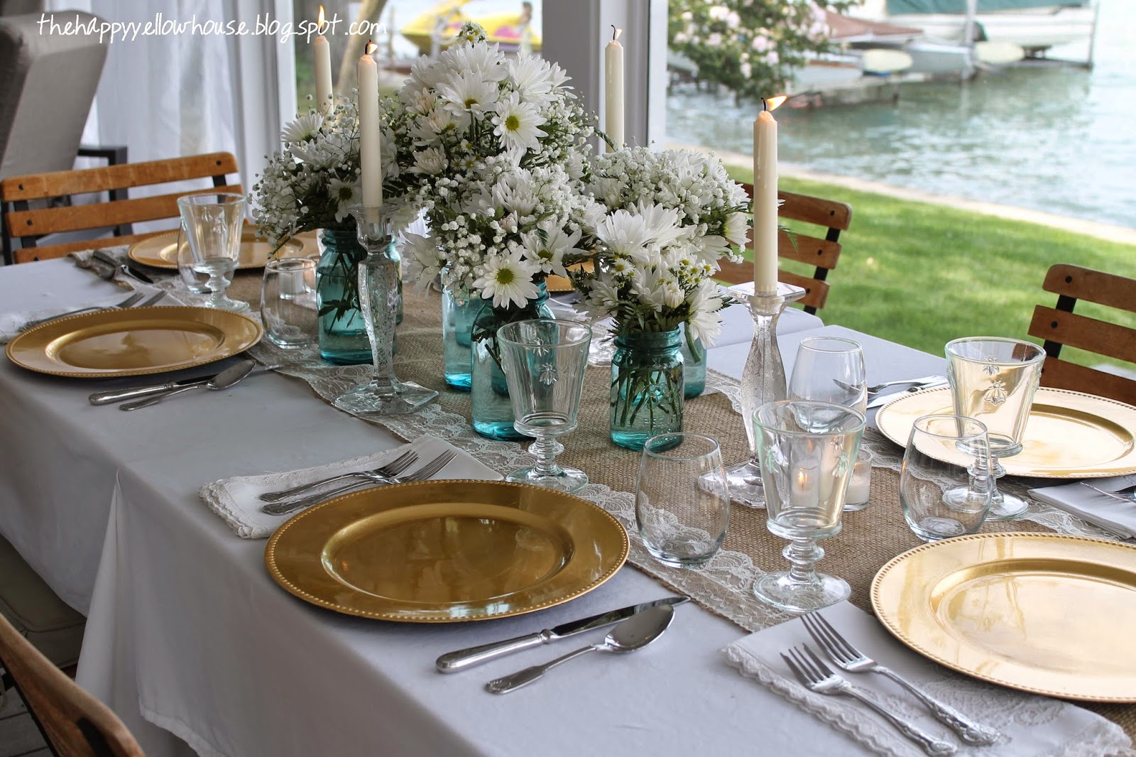 The Happy Yellow House: Burlap & Lace Table Runner