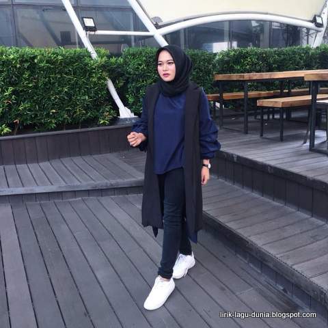 Lirik Lagu Nawarti Ayyami Anissa Sabyan Lirik Lagu Dunia Jangan lupa subscribe channel youtube ini untuk mendapatkan update video terbaru dari group kami. lirik lagu nawarti ayyami anissa