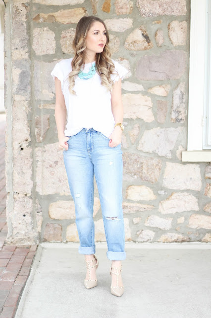 BOYFRIEND JEANS & WHITE TEE || STYLISH SPRING OUTFIT | A Classy Fashionista