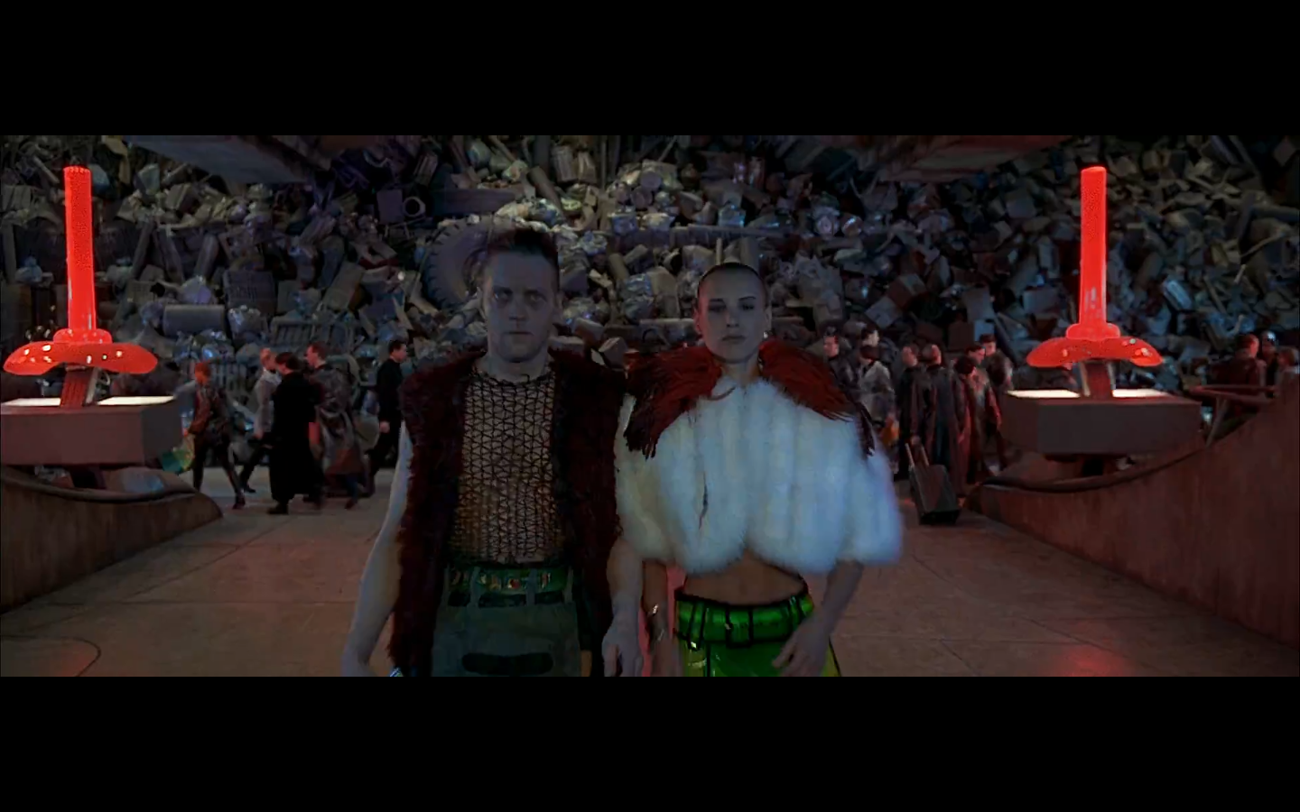I'm in love with Eve Salvail's outfit in the fifth element - the ...