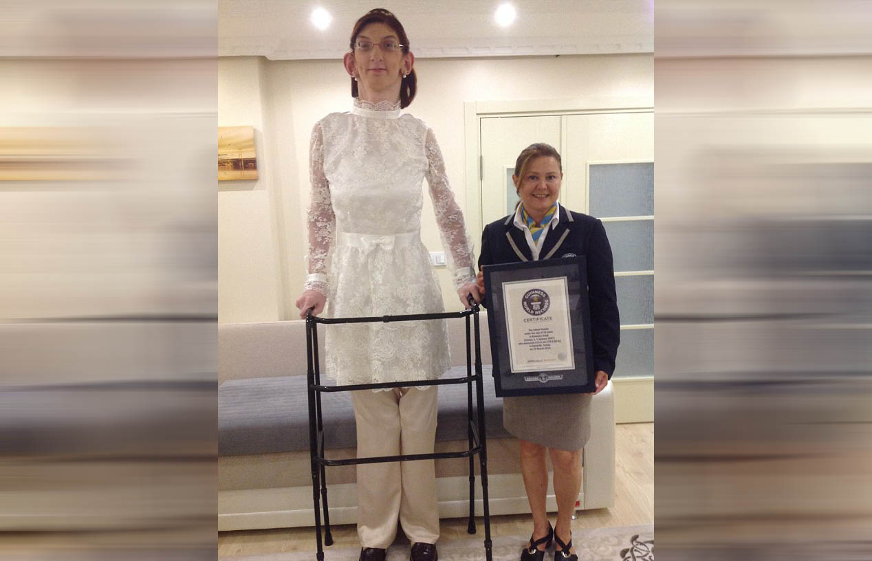 ¡TE PRESENTAMOS A LA MUJER MÁS ALTA DEL MUNDO! Mis Curiosidades