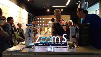 Beli Smartphone ASUS lebih Asik di ASUS Exclusive Store Pertama di Indonesia  