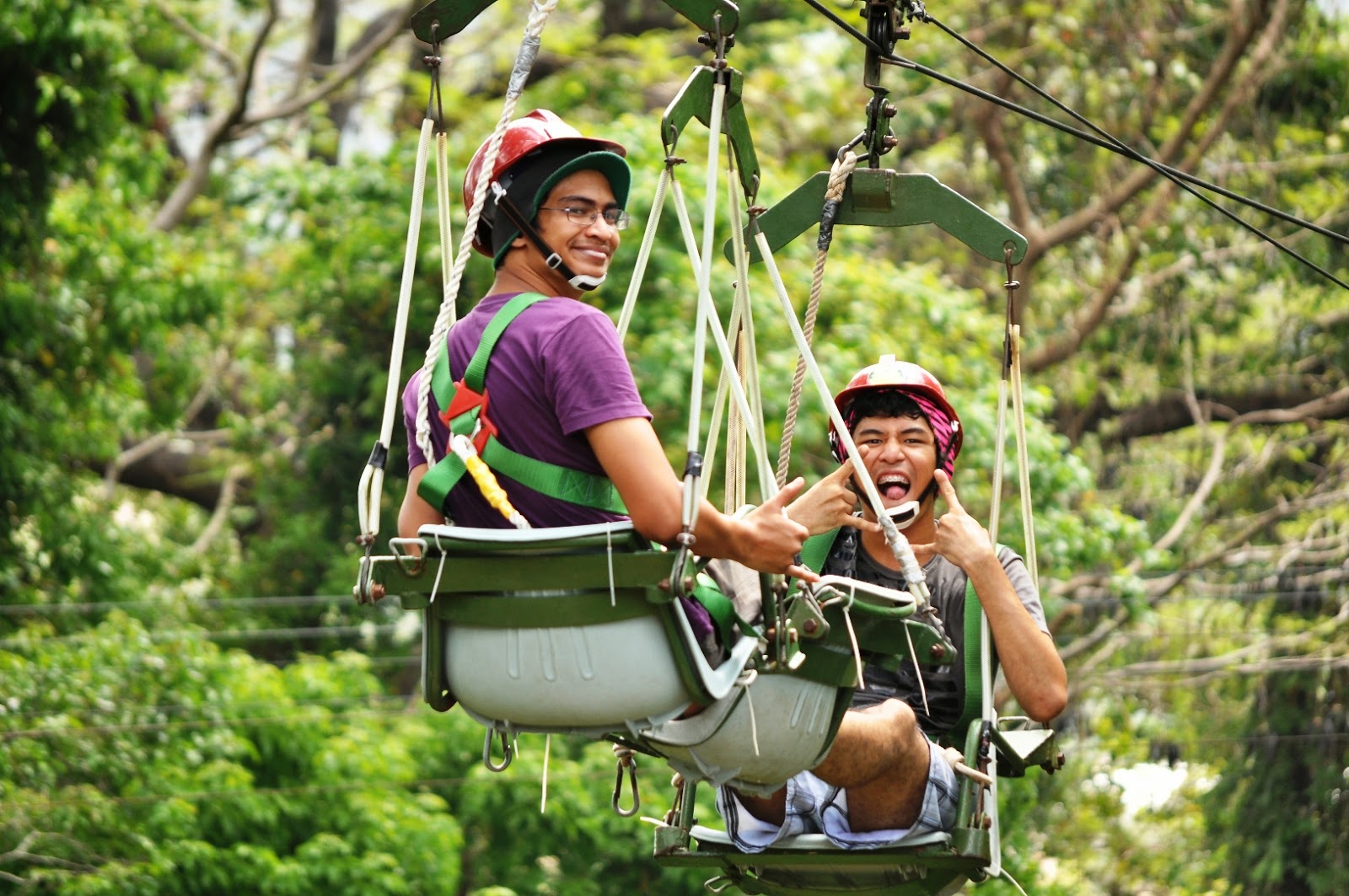 Top adventure. Tree Top Adventure Park ко Чанг. Зиплайн Филиппины. Зиплайн Бали. Жители китайской деревни используют зиплайн.