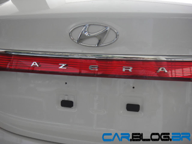 Hyundai Azera branco com interior bege