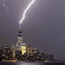 Video muestra impacto de rayo sobre One World Trade Center NYC