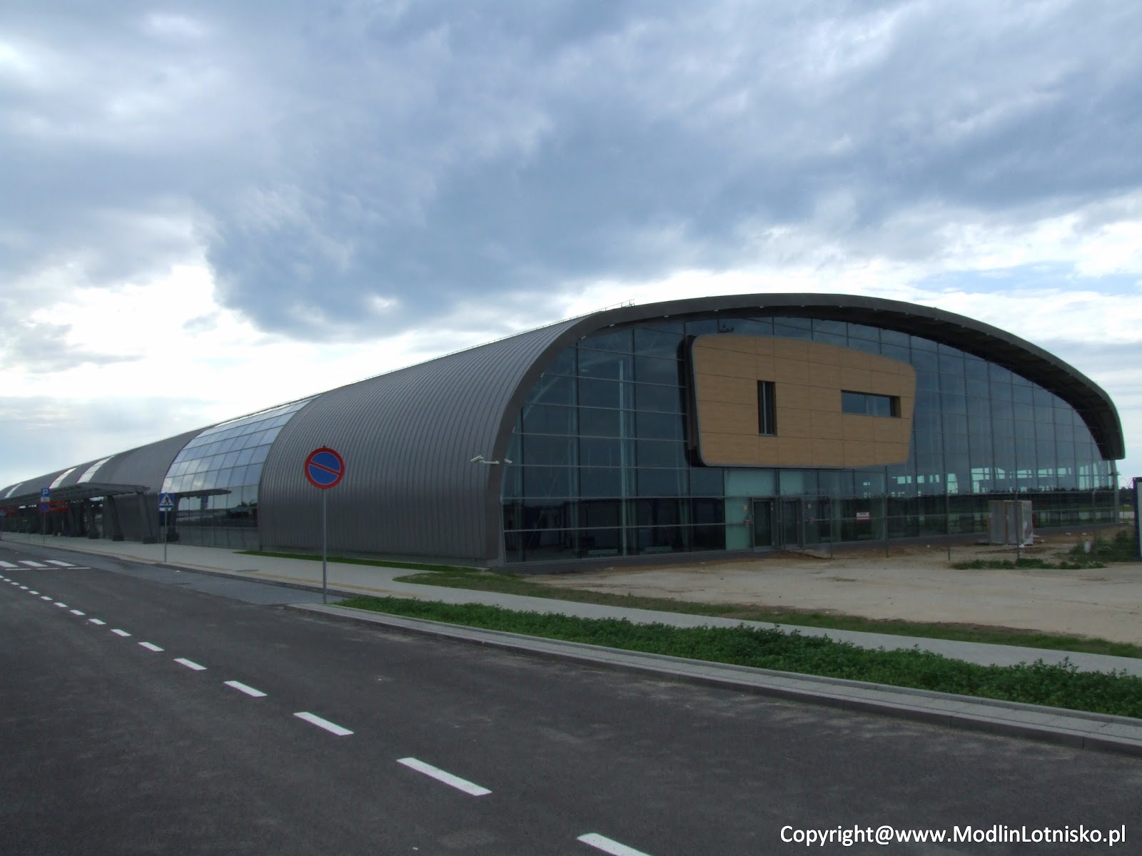 LOTNISKO WARSZAWA MODLIN MODLIN AIRPORT TAXI PARKING HOTEL RENT A