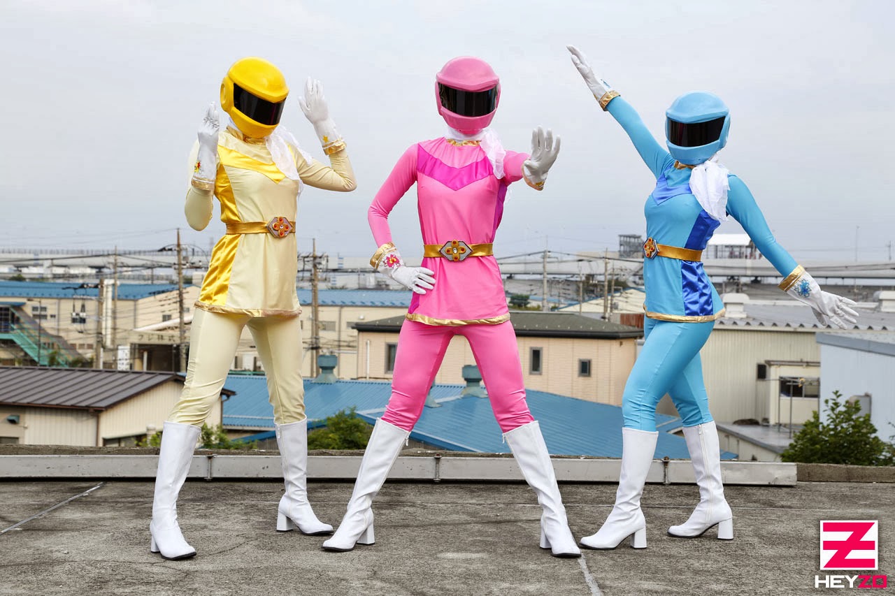 CEWEK JEPANG MULUS HORNY: foto power rangers diperkosa monster