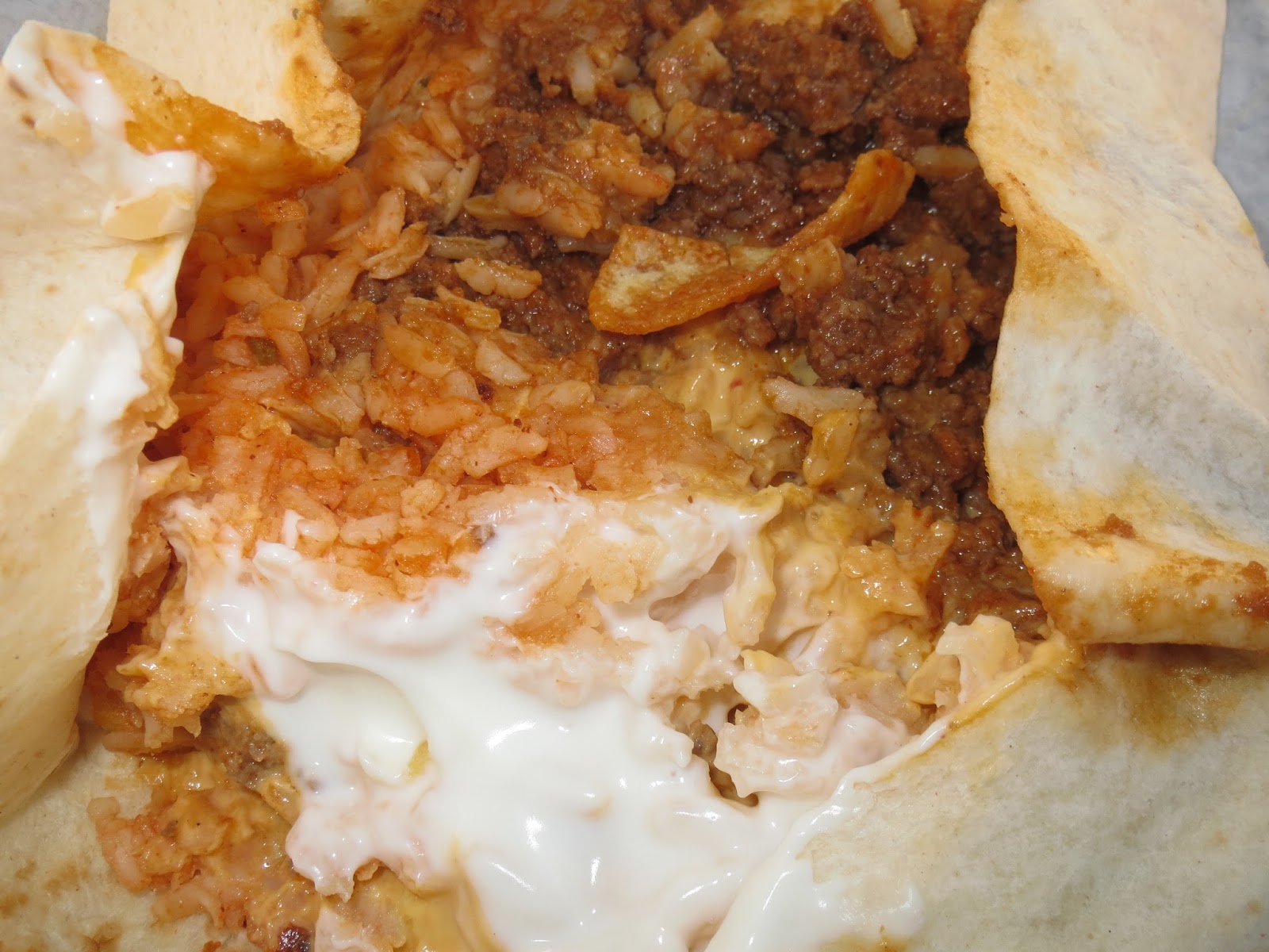 Taco Bell�s Cheesy Double Beef and Fritos Beefy Crunch Burritos (RE