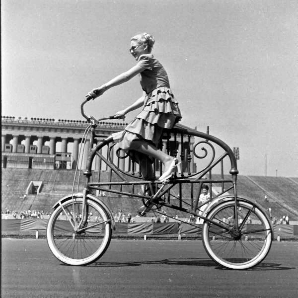 Bicycle+Pageant,+1948+(5).jpg