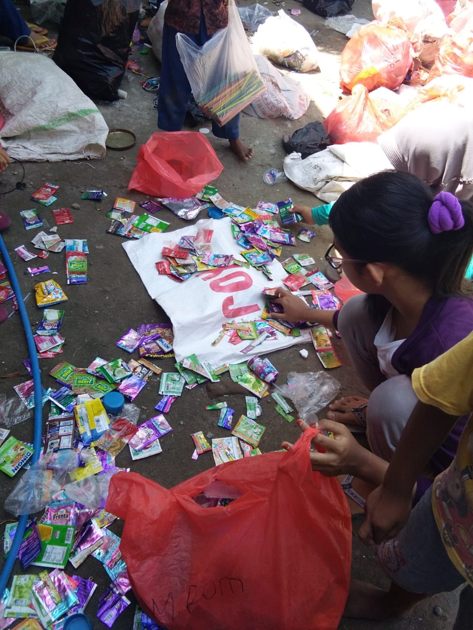 BANK SAMPAH KOPI HITAM: Kegiatan rutin Bank Sampah Kopi Hitam Desa