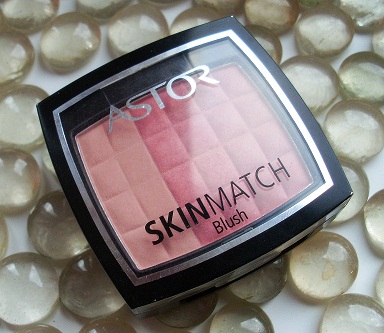 Astor Skin Match Blush Peachy Coral, róż do policzków, konturowanie twarzy
