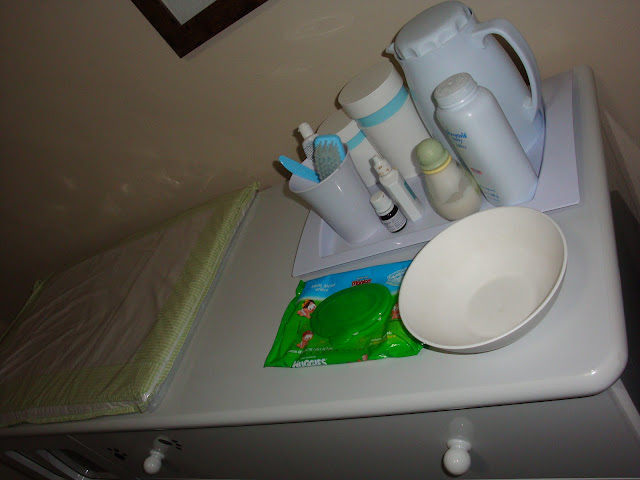 Como organizar o enxoval do bebê num cômoda