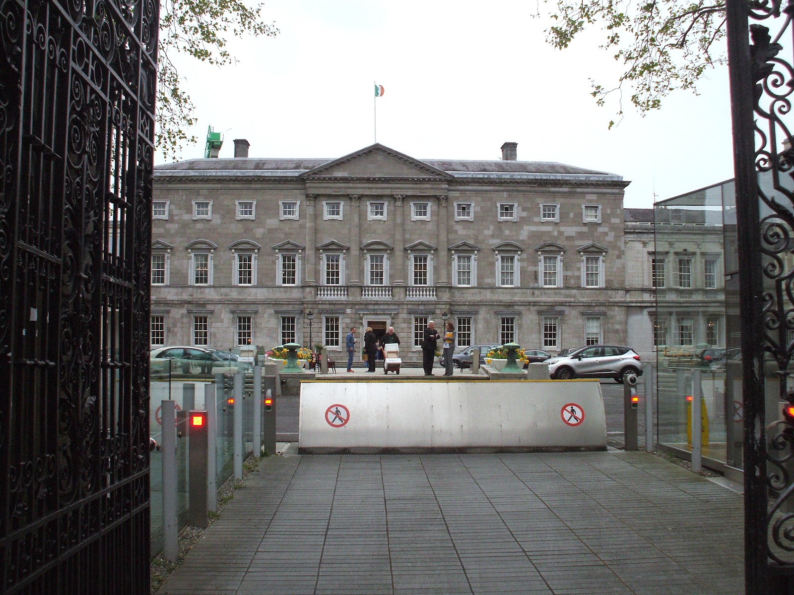 The OnLine Buzzletter Ireland Trip Part 18 Leinster House, Tea Time!