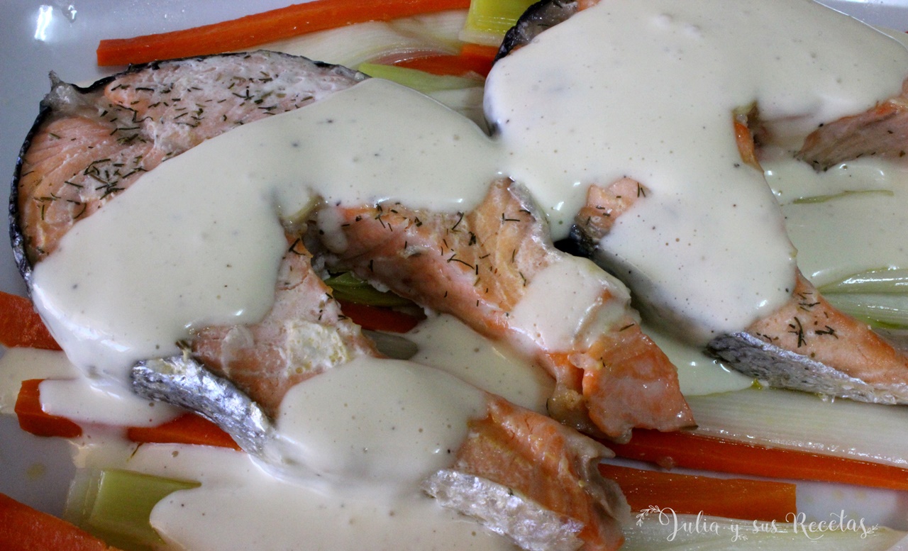 JULIA Y SUS RECETAS Salmón en papillote con salsa holandesa