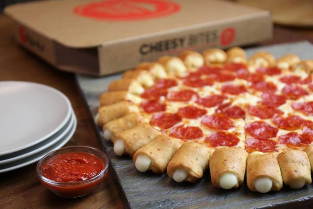 Pizza Hut Brings Back Cheesy Bites Pizza | DariusCooks.TV