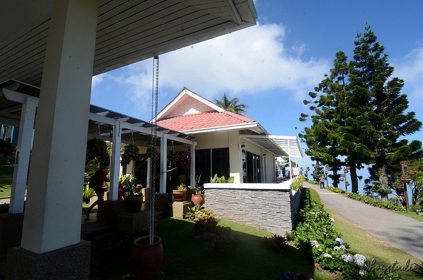18+ Rumah Cantik Resort Puncak Background
