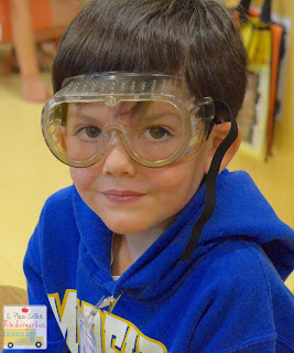 Make your students feel like super scientist! Learn about scientist, the different kinds of jobs they have, what kind of tools they use, how they use their 5 senses and how they ask and answer questions. 