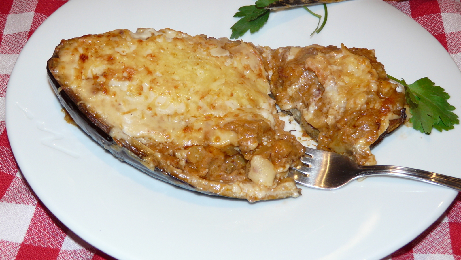 La cuina de sempre: Albergínia farcida de salsa bolonyesa, ceps i pernil